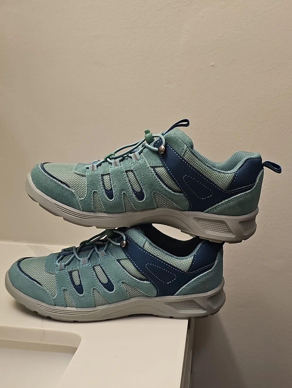 Lands' End Bungee Leather Trail Trekker Sneakers. NWT In Original Packaging.